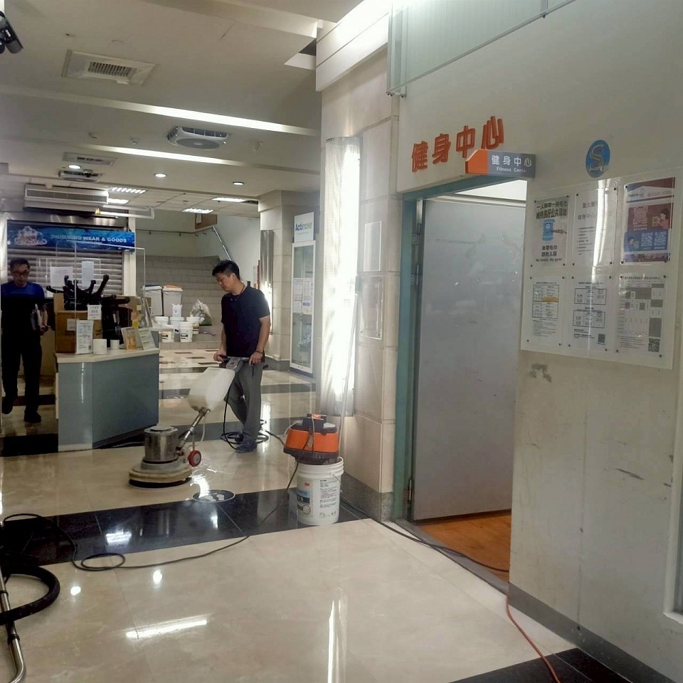 營業場所打烊後的大理石保養