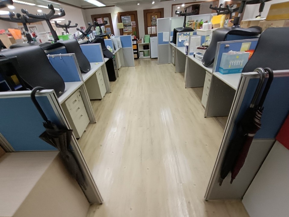 地板清洗打蠟後，煥然一新